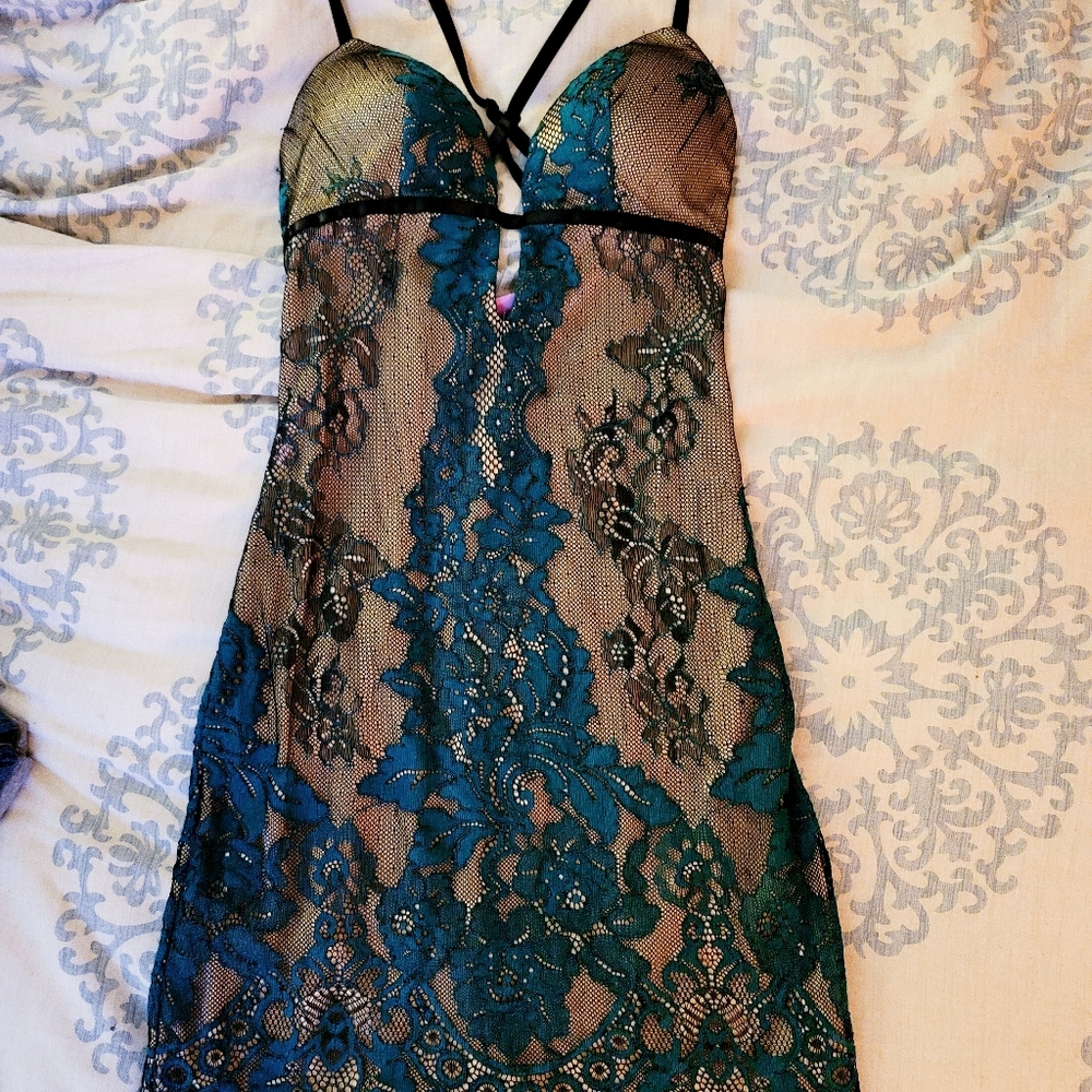 Bebe green lace dress size 2